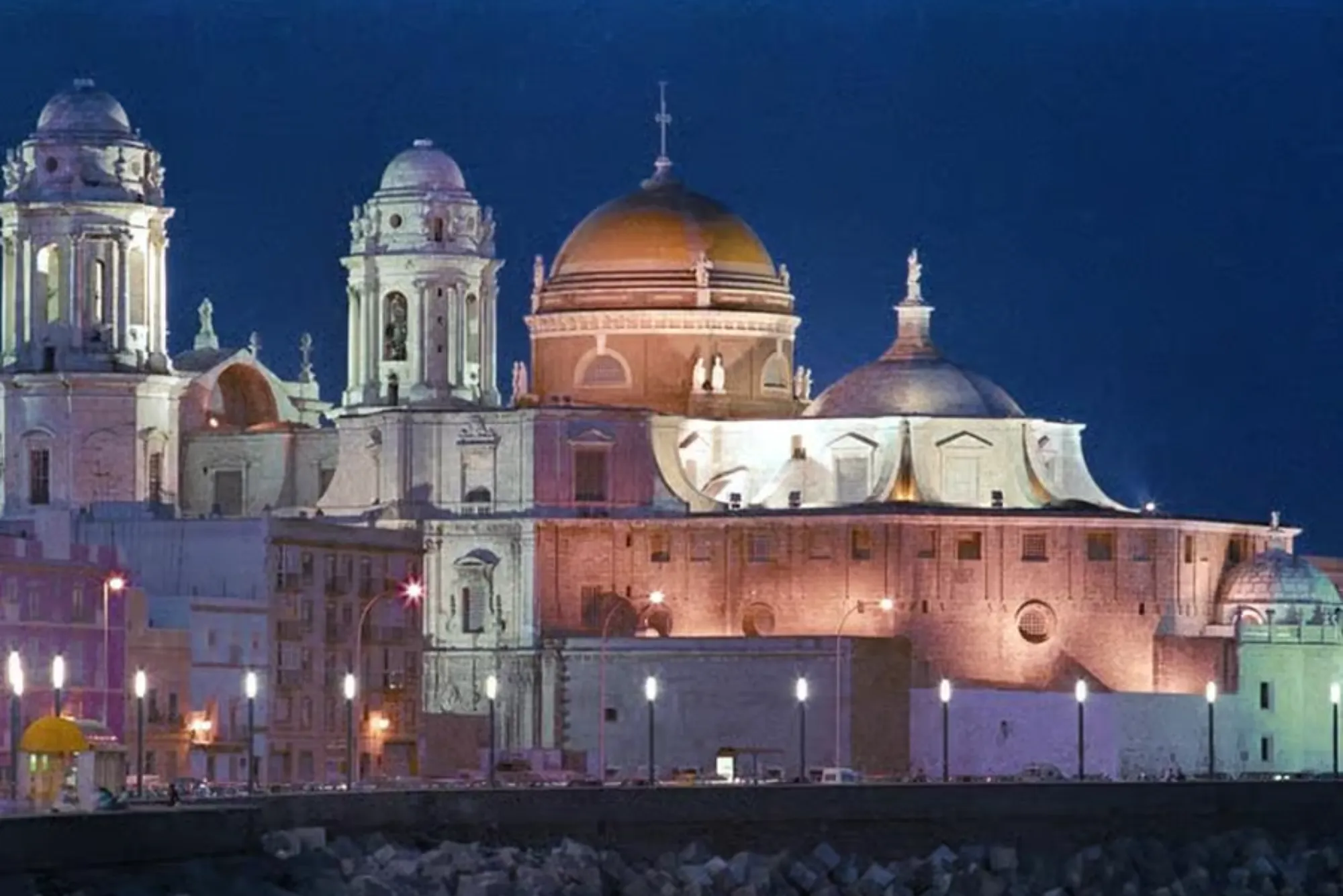 Far Back in Time Does a Free Tour Cádiz Go
